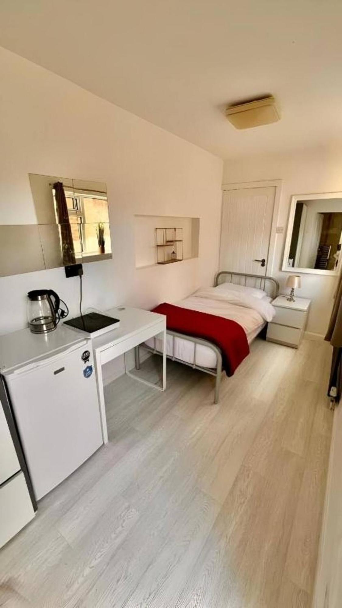 Private Single Room With Ensuite In Chorlton Манчестър Екстериор снимка